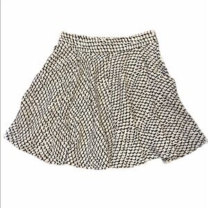 Zara Basic Mini Flared Flounce Skirt Black & Cream Geo Print Size Small